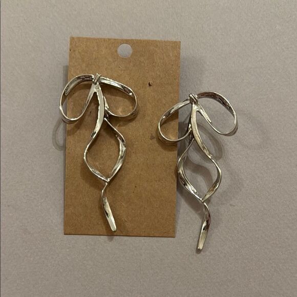 Silver bow Earrings M393 - Picture 3 of 3